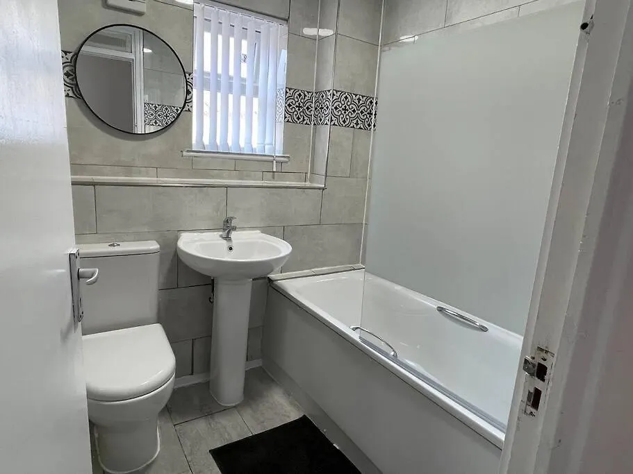 Holiday home New! 4 Bedroom London House With Garden And Lawn United Kingdom