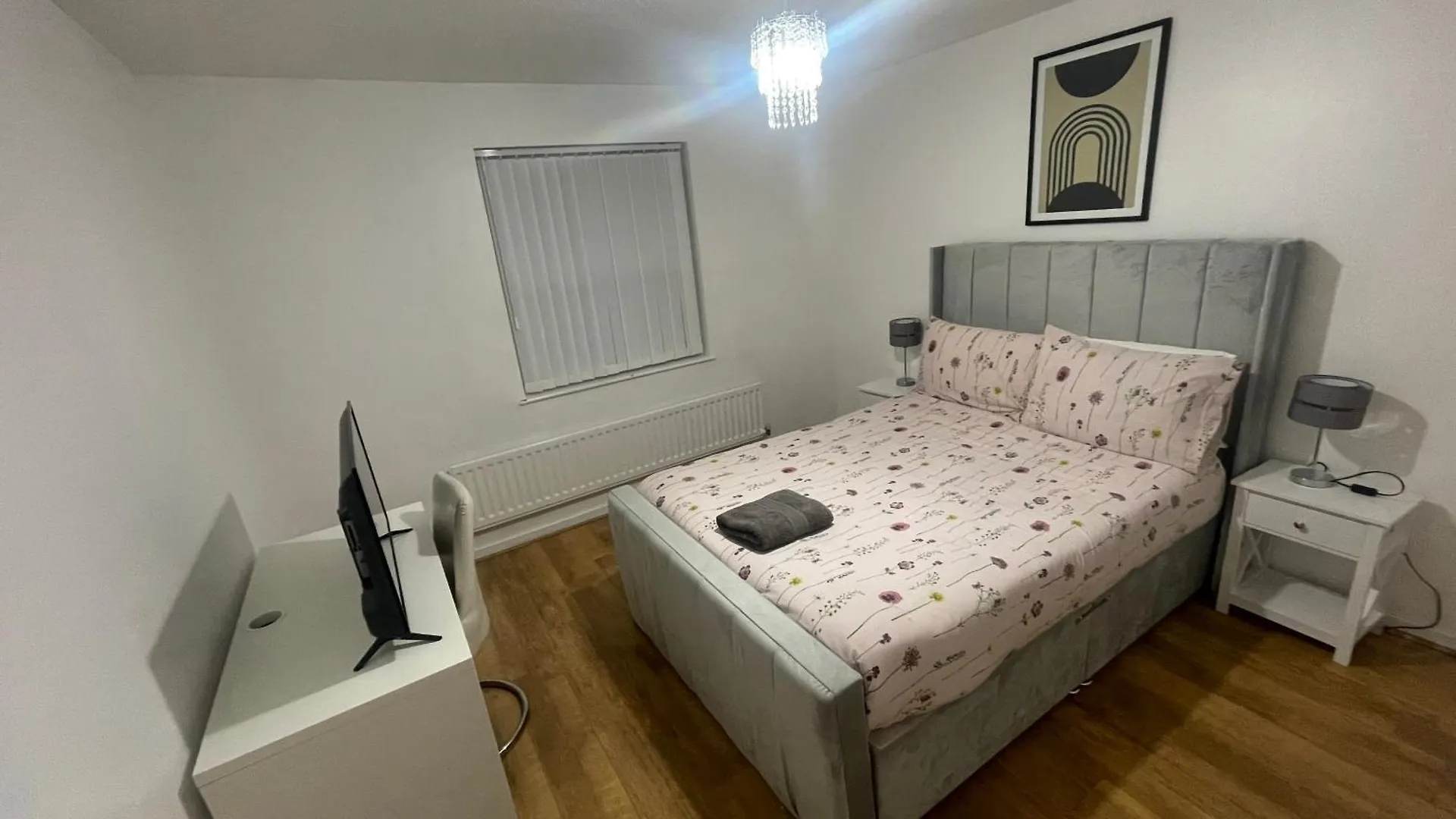 New! 4 Bedroom London House With Garden And Lawn 0*,