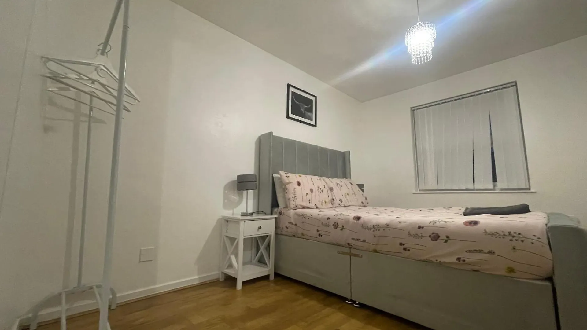 New! 4 Bedroom London House With Garden And Lawn 0*,  United Kingdom
