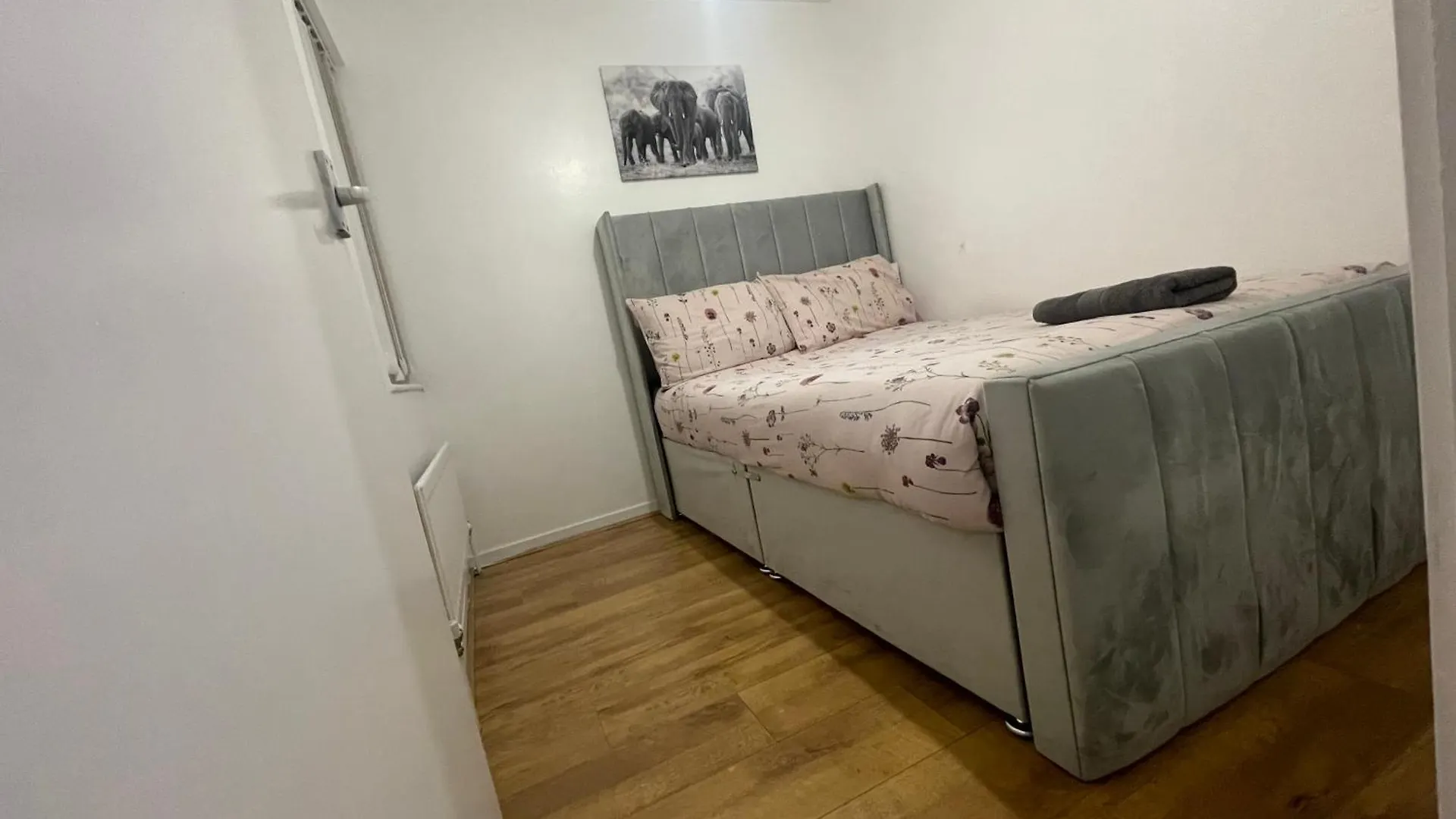 New! 4 Bedroom London House With Garden And Lawn